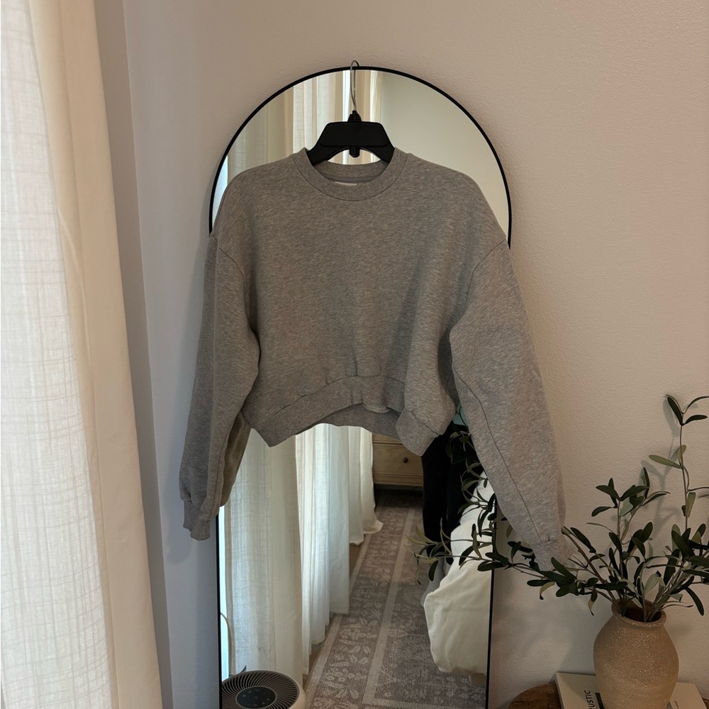 Aritzia Cozy Fleece Mega Cropped Crew
Sweatshirt Small